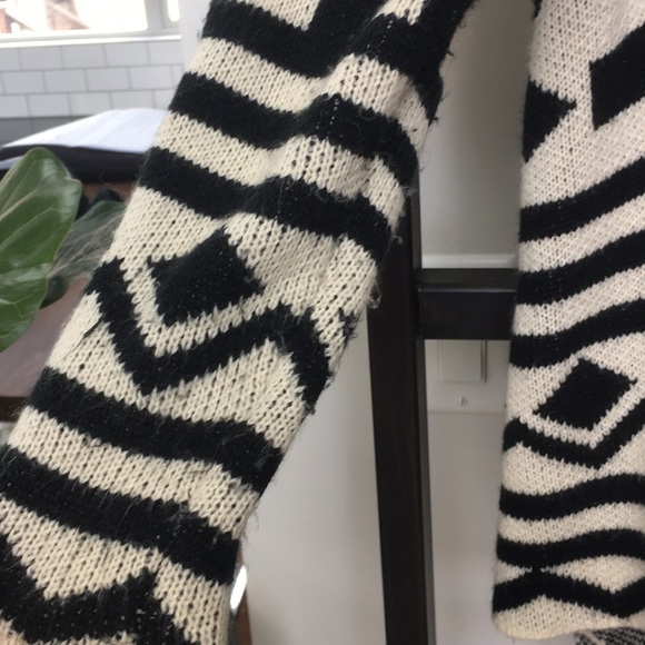 Tribal print sweater forever 21 - Picture 6 of 8
